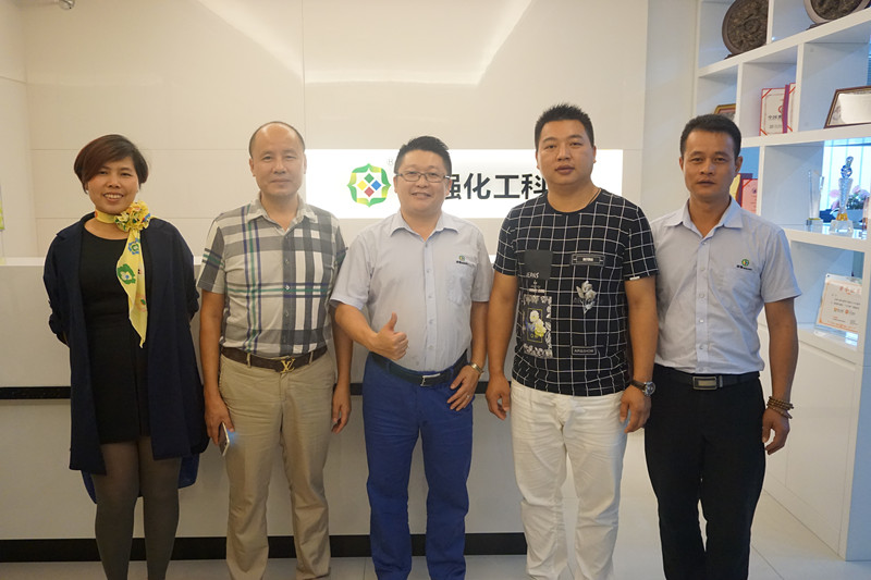 麻豆成人电影化工张总和湖南商会91欧美麻豆精品协会李会长一行人合影